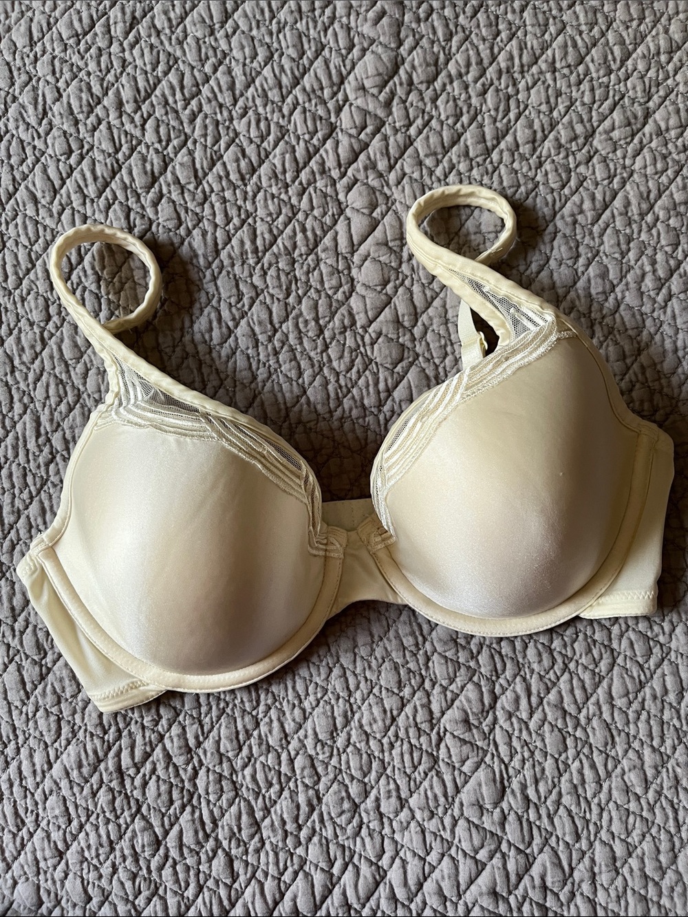 Wacoal cream colored underwire bra 34D